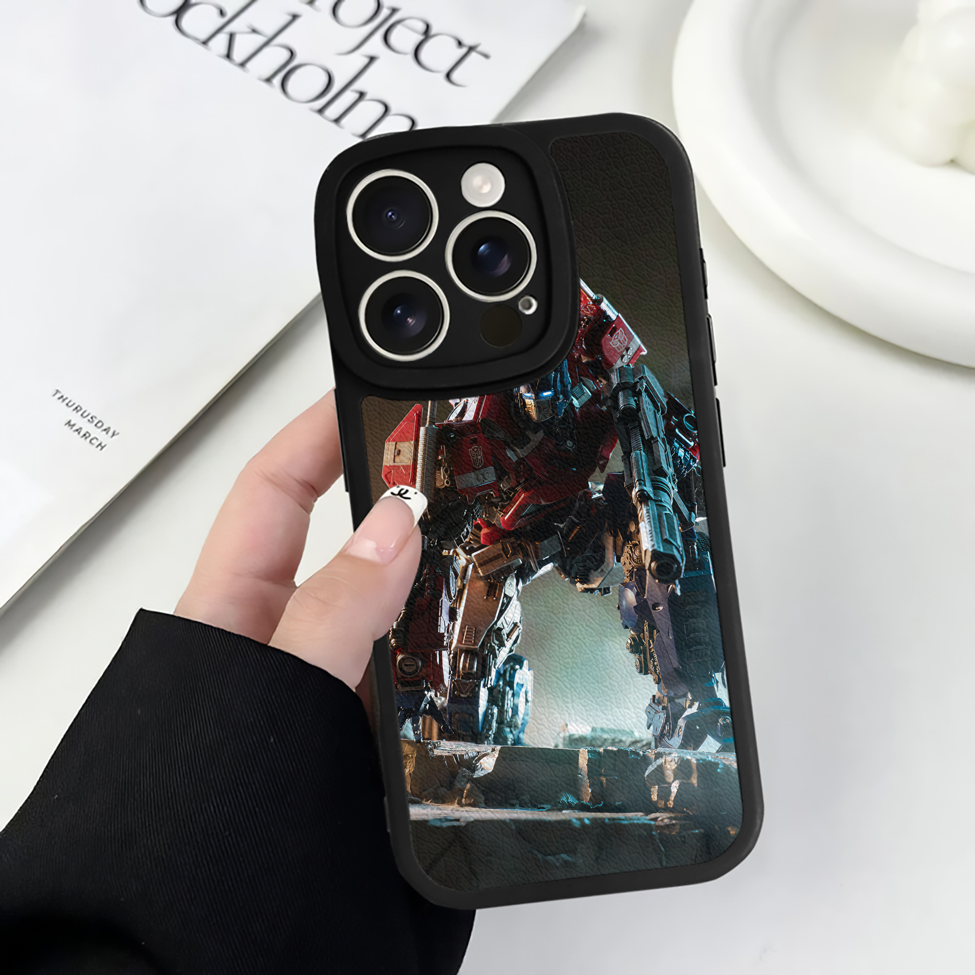 （画像用） Transformers トランスフォーマー 【iPhone 16シリーズ対応】シリコンスマホケース（レザー調） 材質：シリコン